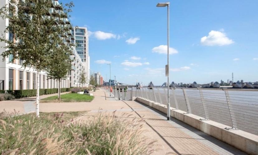Large Double Room Overlooking The Thames Лондон Екстериор снимка