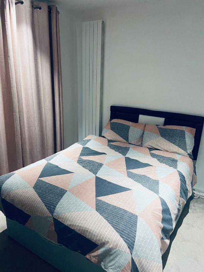 Large Double Room Overlooking The Thames Лондон Екстериор снимка
