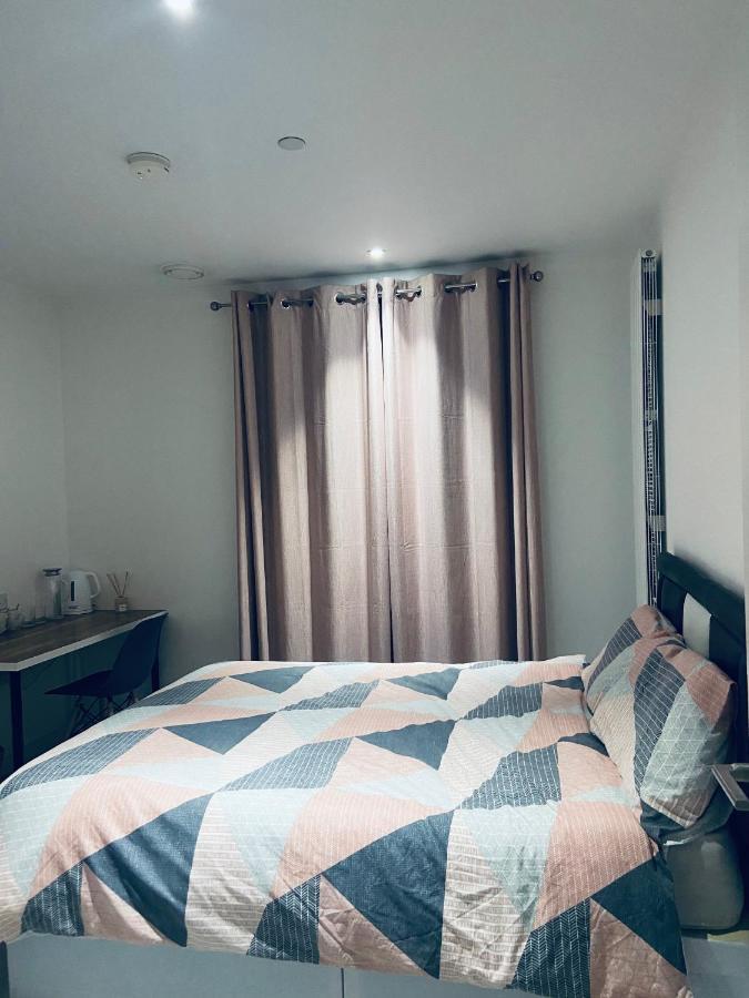 Large Double Room Overlooking The Thames Лондон Екстериор снимка